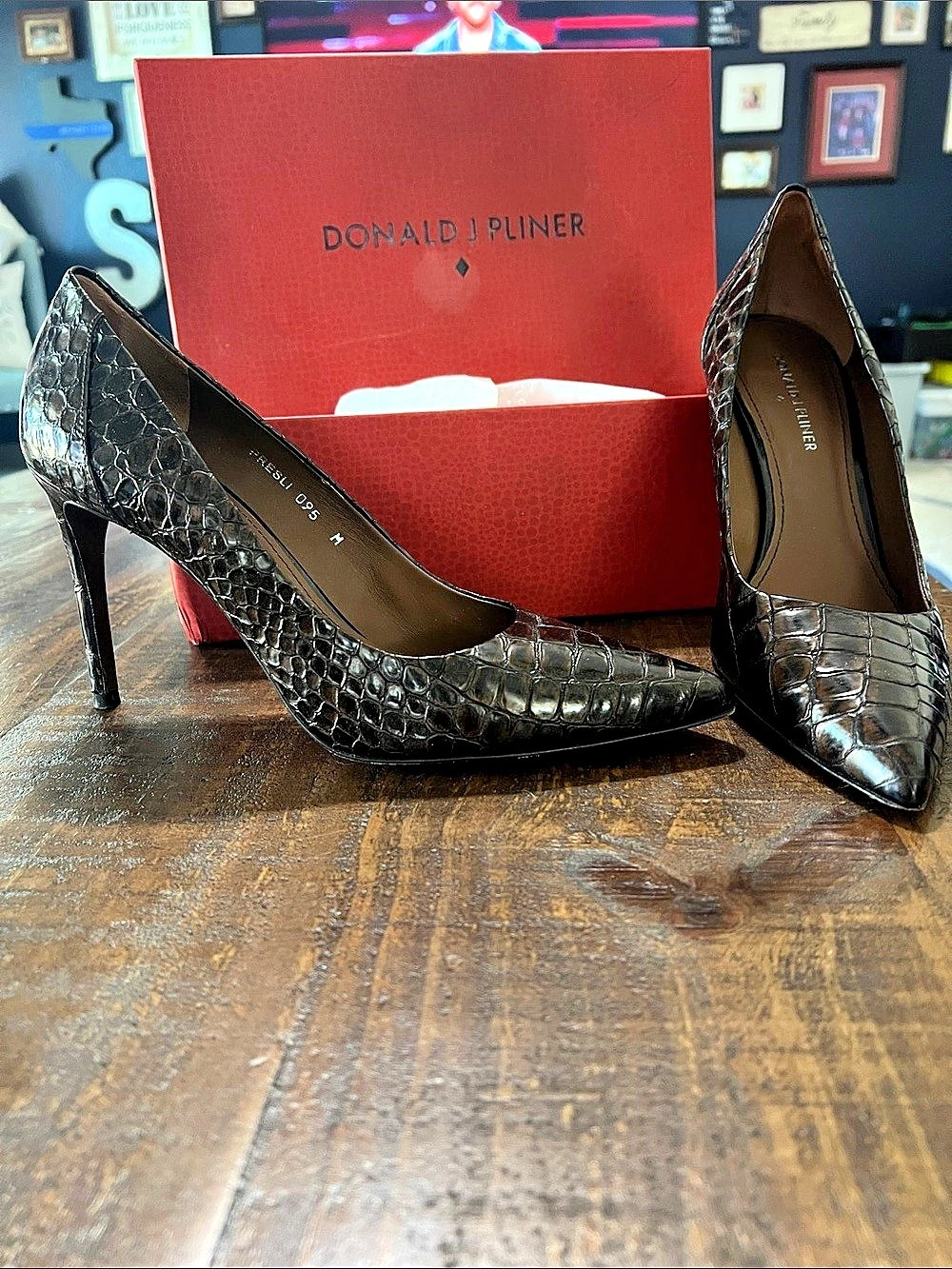 Donald J Pliner Presli Crocodile-Embossed Heels Black US 9.5